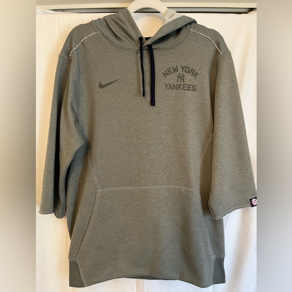 Nike New York Yankees half sleeve sweatshirt
